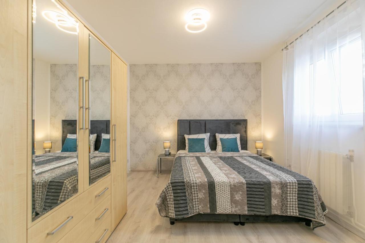 Apartments Tina Stinjan Pula Exterior photo