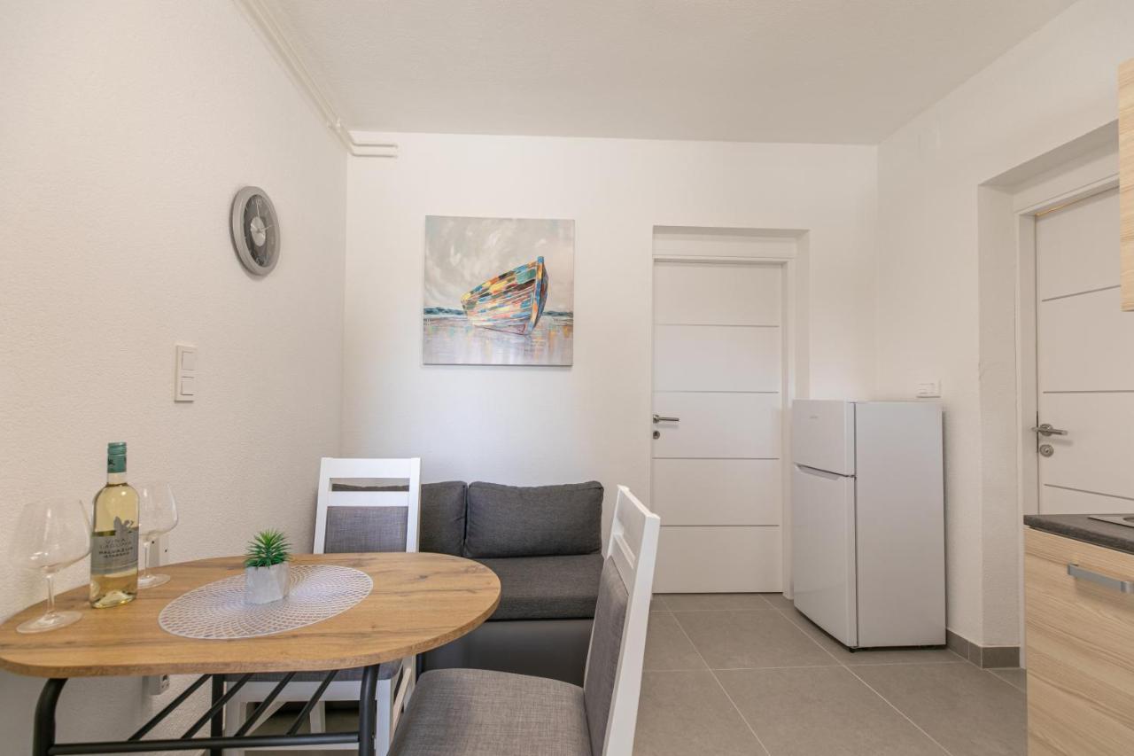 Apartments Tina Stinjan Pula Exterior photo