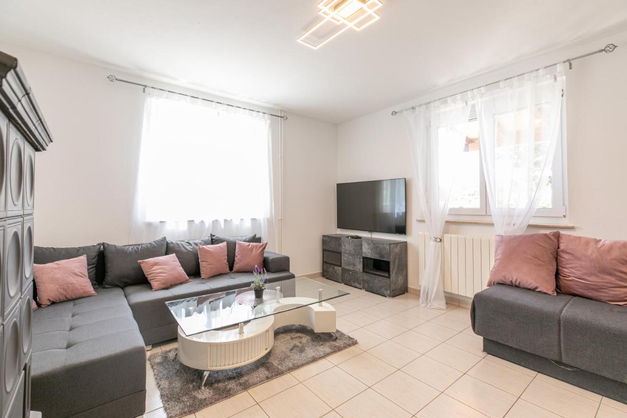 Apartments Tina Stinjan Pula Exterior photo