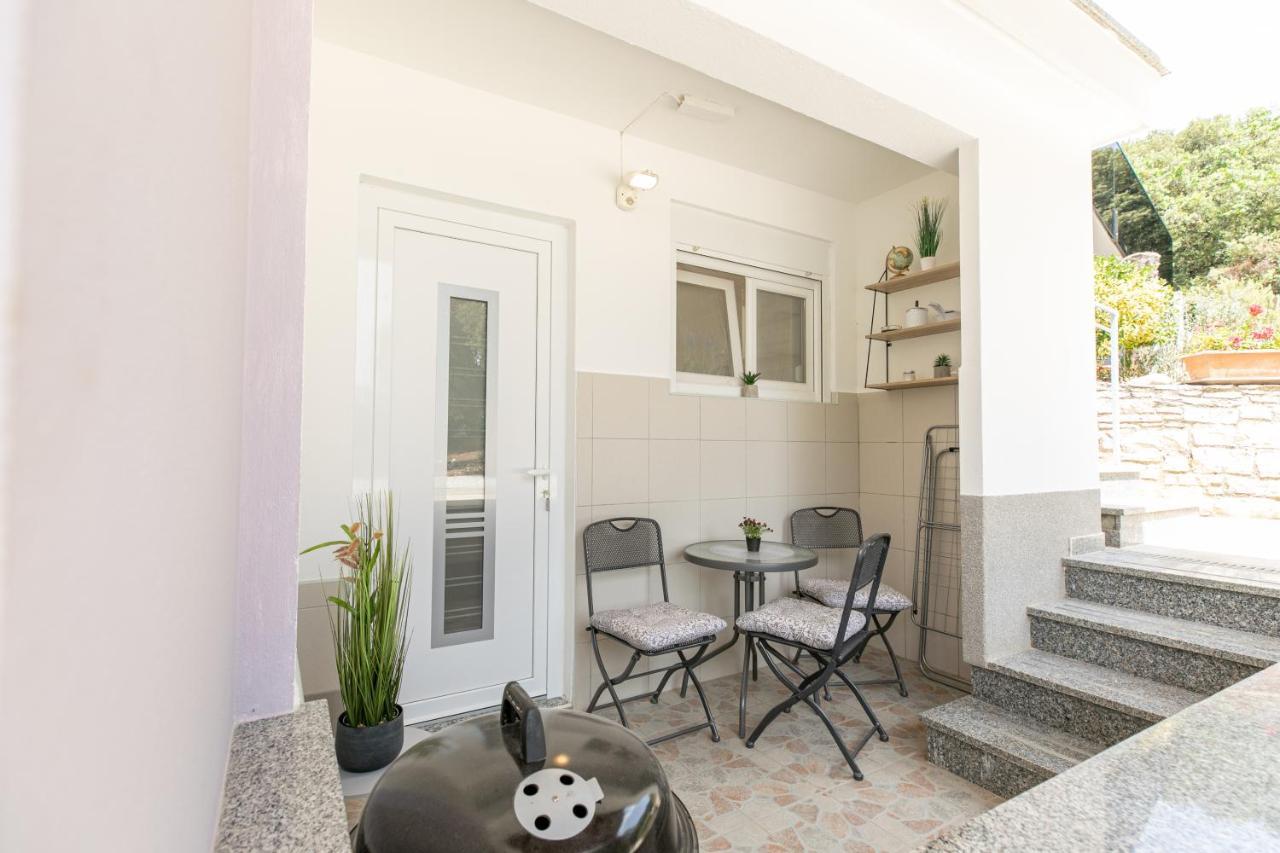 Apartments Tina Stinjan Pula Exterior photo