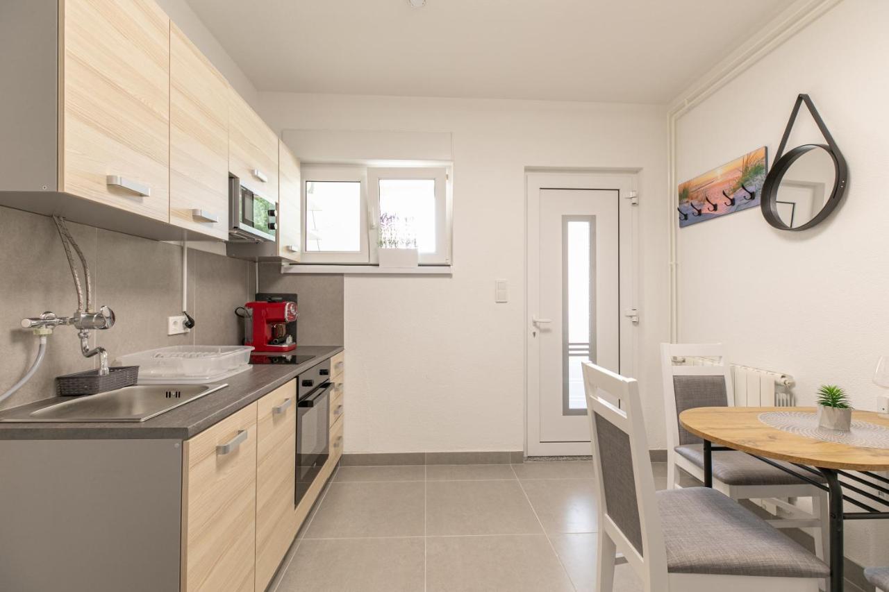 Apartments Tina Stinjan Pula Exterior photo