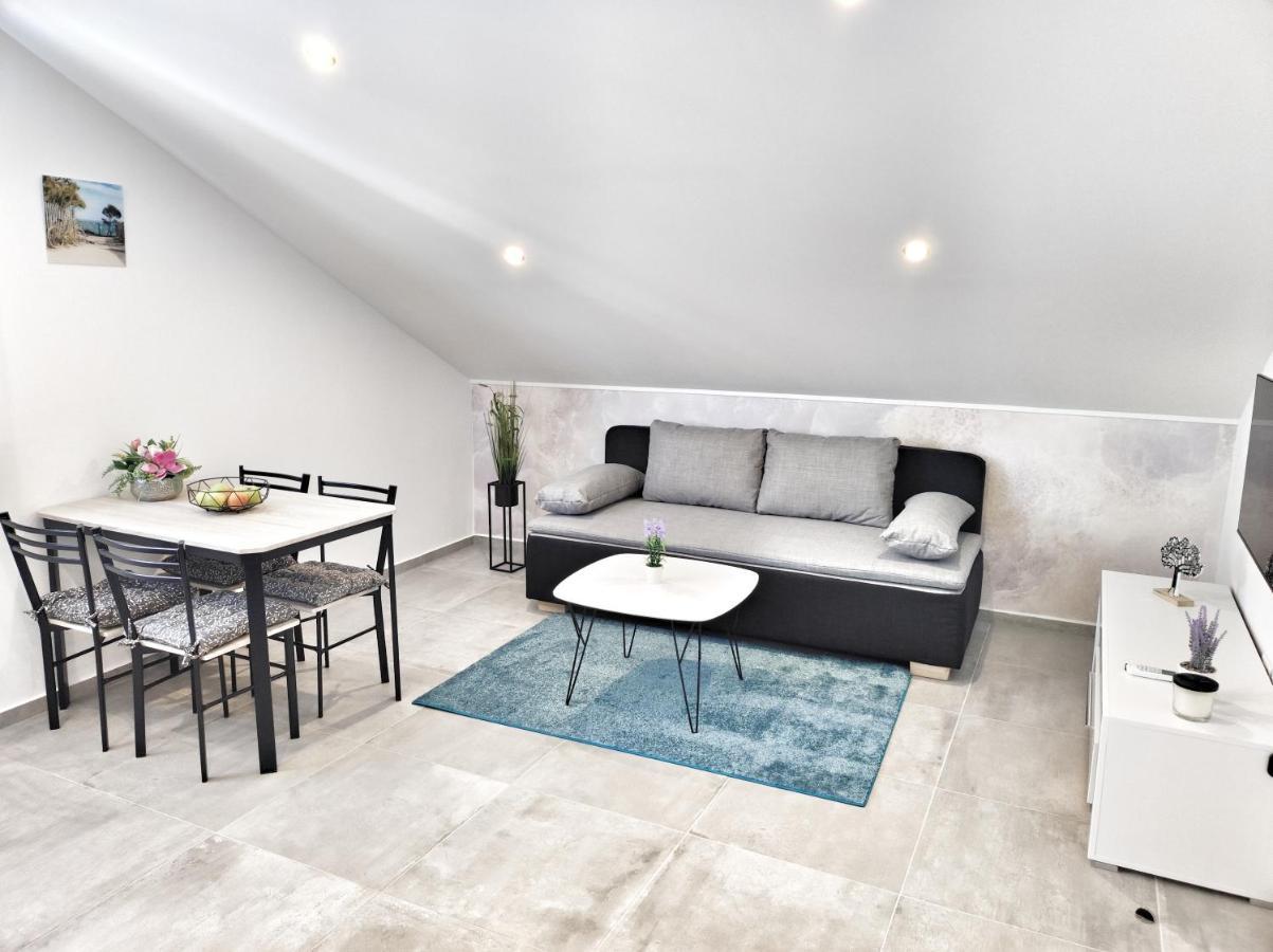 Apartments Tina Stinjan Pula Exterior photo